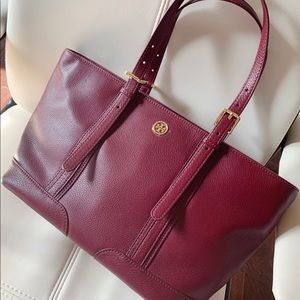 tory burch zip tote